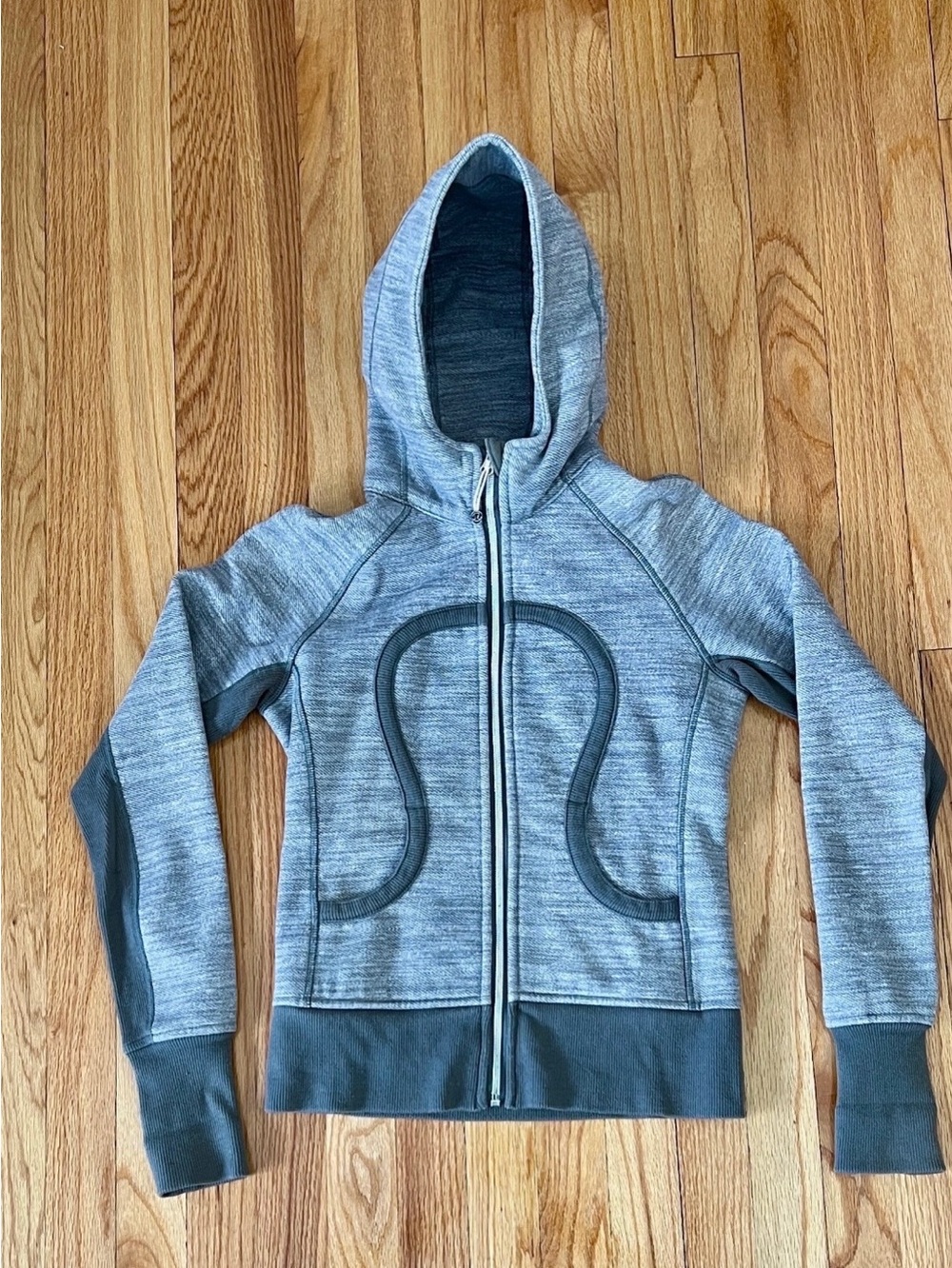 Lululemon Scuba full zip hoodie grey color women’s size 2